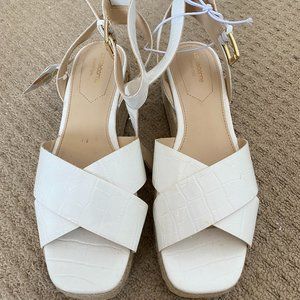 Liz Claiborne Memory Foam White Wedge Almost New with tags